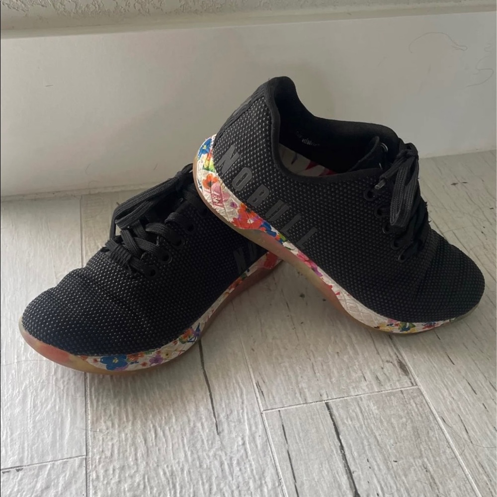 NOBULL sneakers size 5